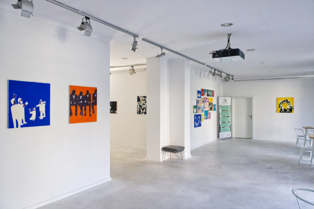 Zdjęcie sali z wystawy Synchronizacja Iwony Kobryń