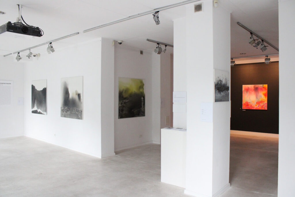 Zdjęcie sali z wystawy Rafała Bakalarczyka Przestrzenie tracone